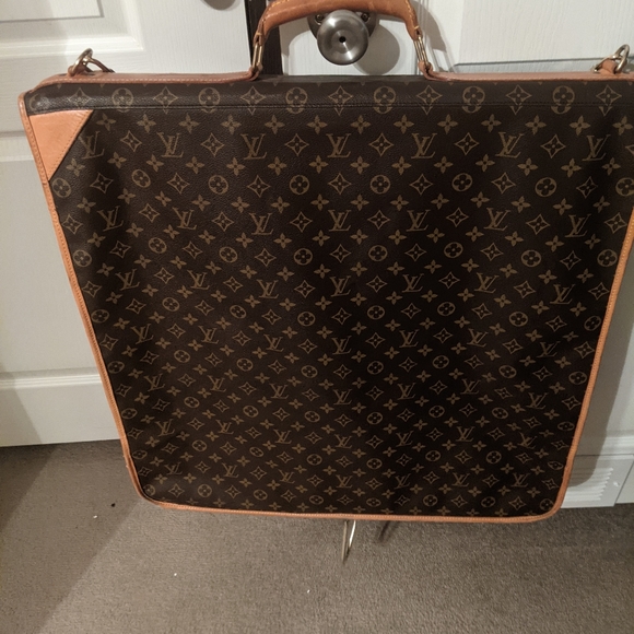 Louis Vuitton Garment Bag - Picture 8 of 16